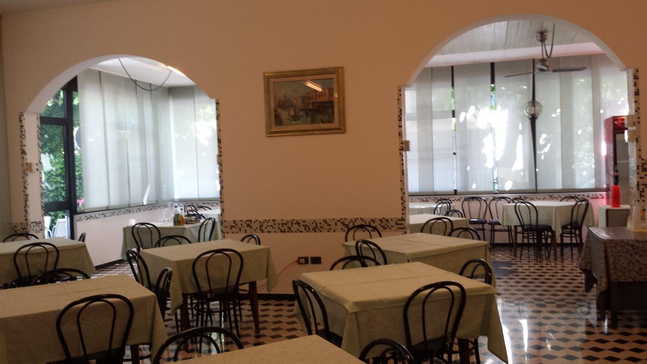 Hotel Villa Podgora Rímini Exterior foto